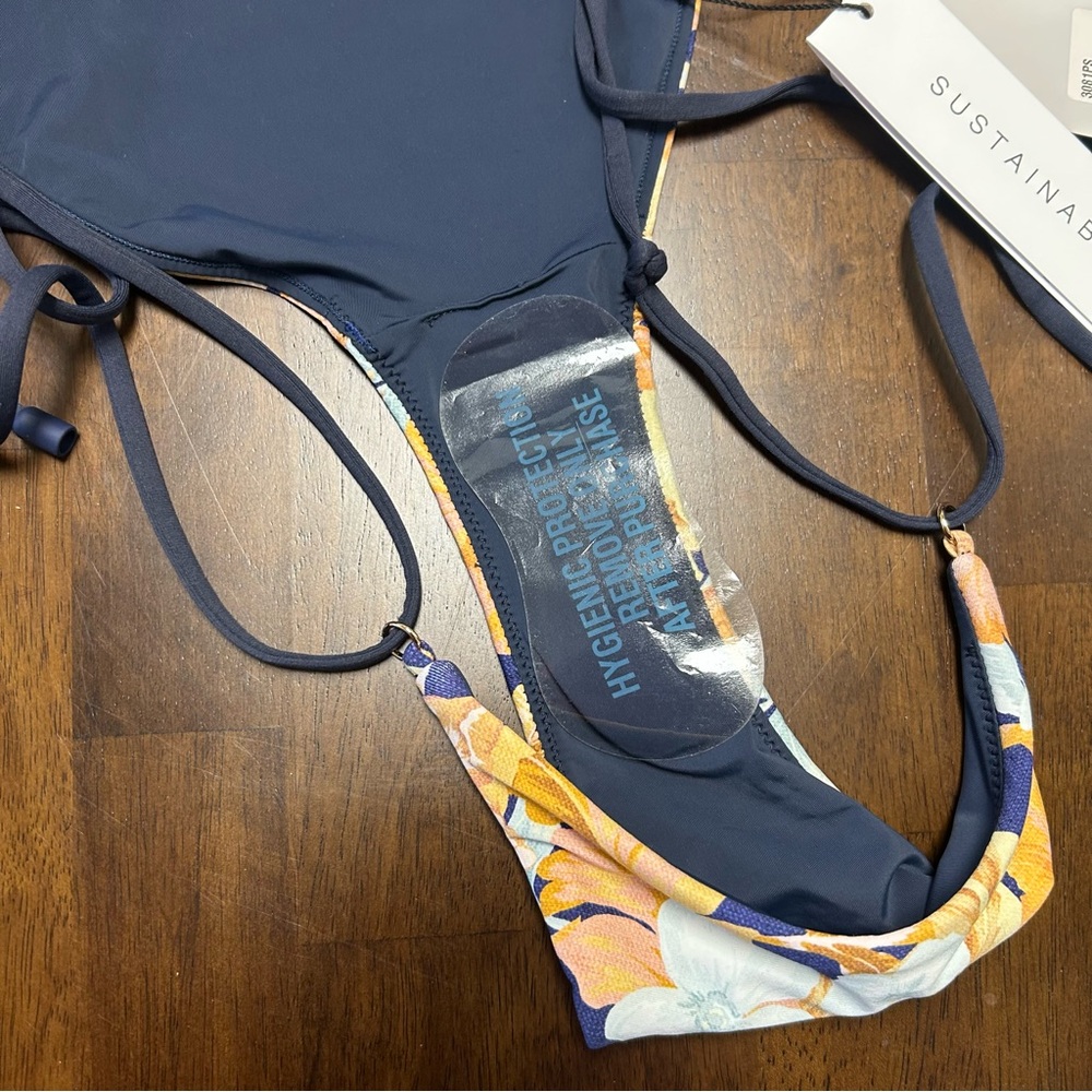NWT Monte and Lou Paraiso Navy Blue and Orange
Floral String Bikini Set Size 6 - Picture 10 of 16